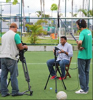 Ex-jogador de futebol, Mauricio está a frente de um projeto social na favela do Jacarezinho (RJ)